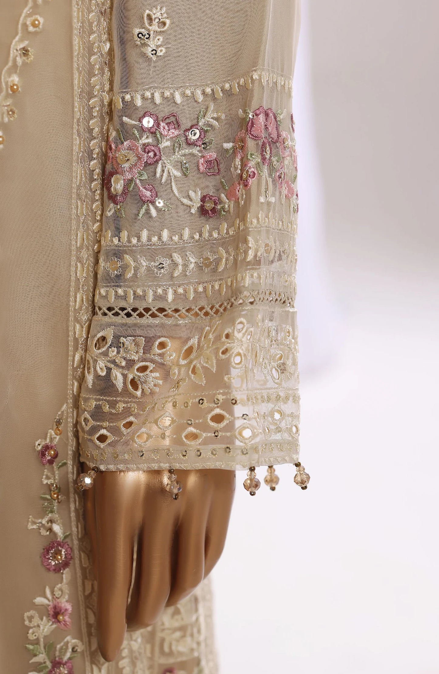 Mahpara by Sadabahar | Stitched 3 PC Embroidered Organza Collection