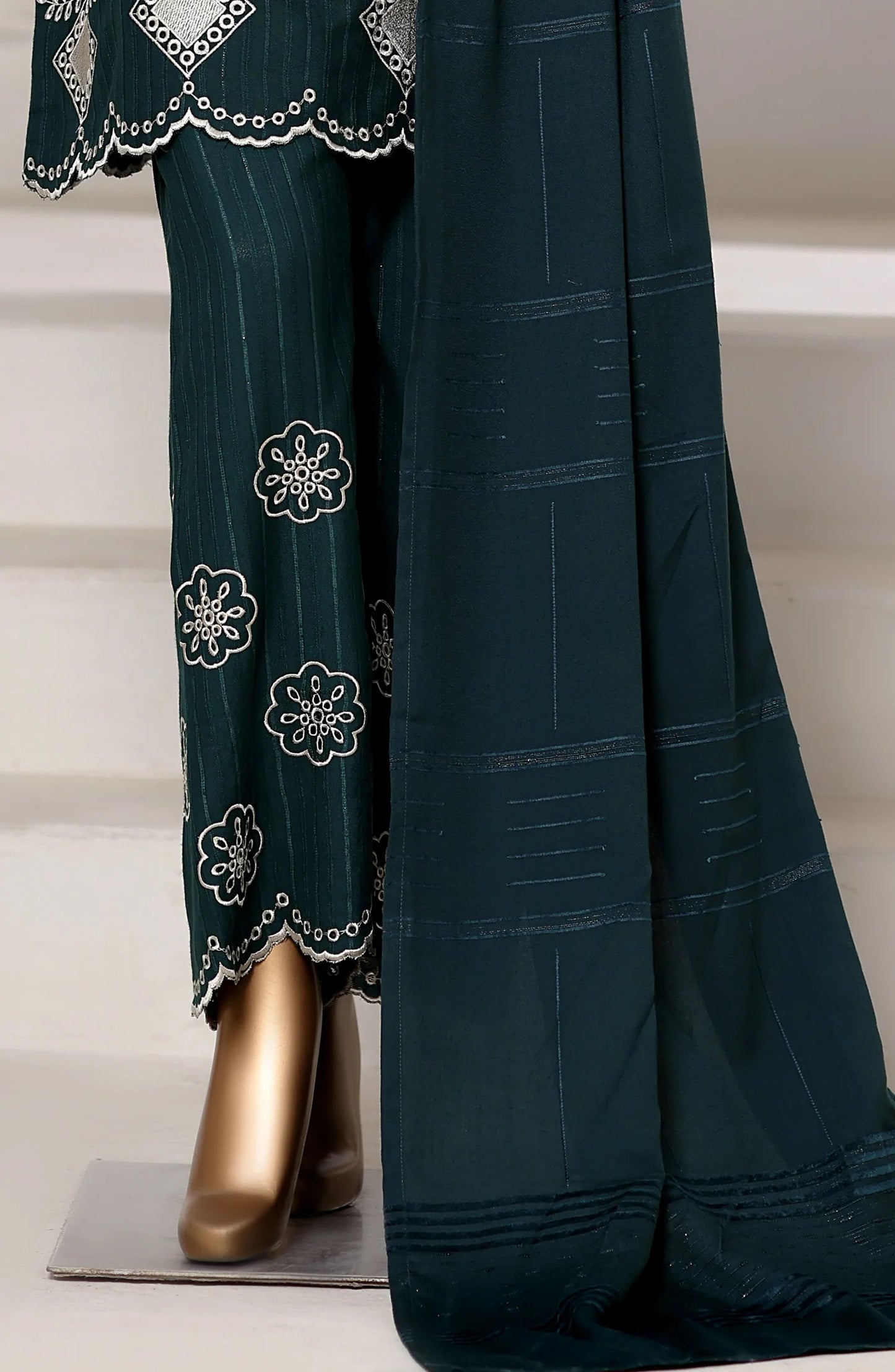 Sadabahar| Stitch 3 Pc Vybe Embroidered Dhanak Collection