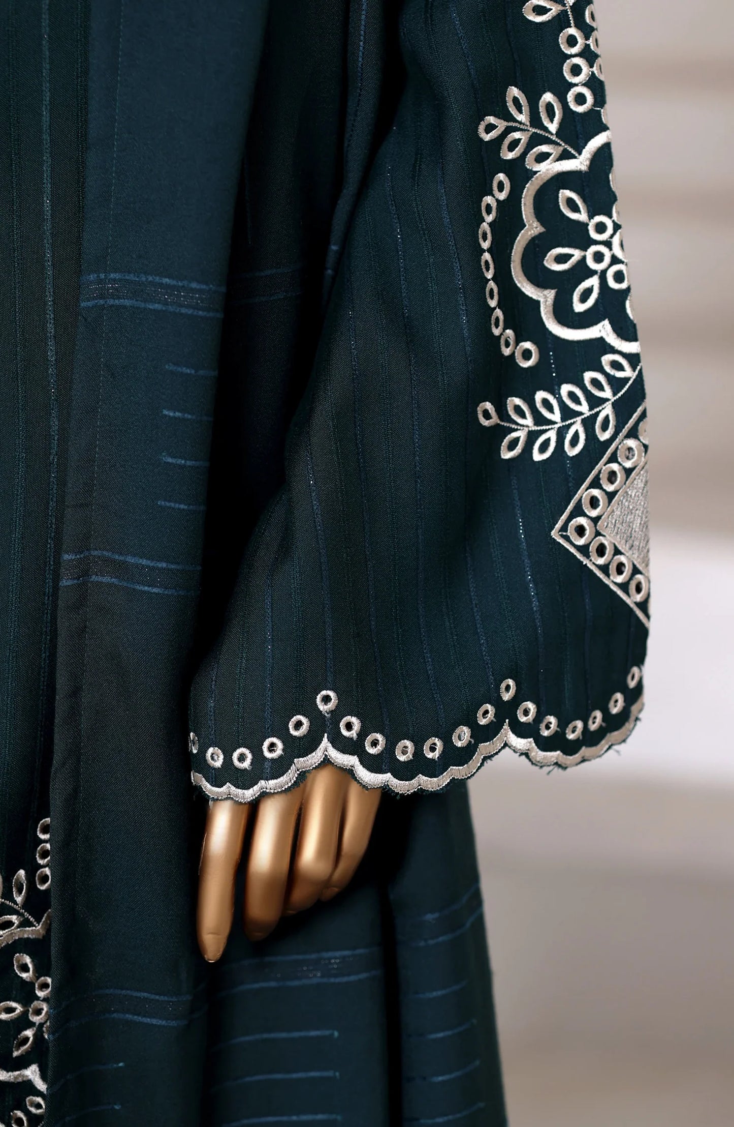 Sadabahar| Stitch 3 Pc Vybe Embroidered Dhanak Collection