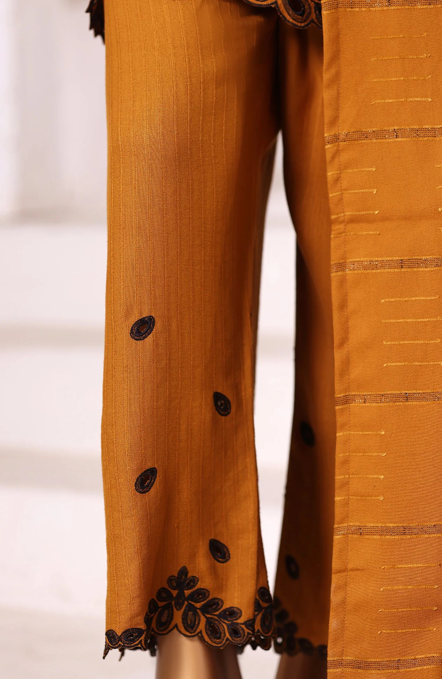 Sadabahar| Stitch 3 Pc Vybe Embroidered Dhanak Collection