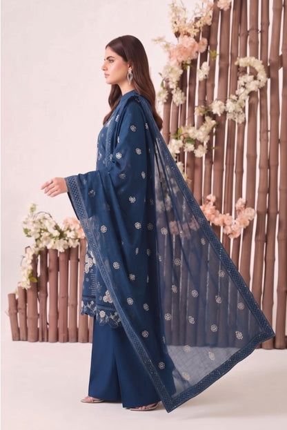 DELUXE Blue embroidered suit detail