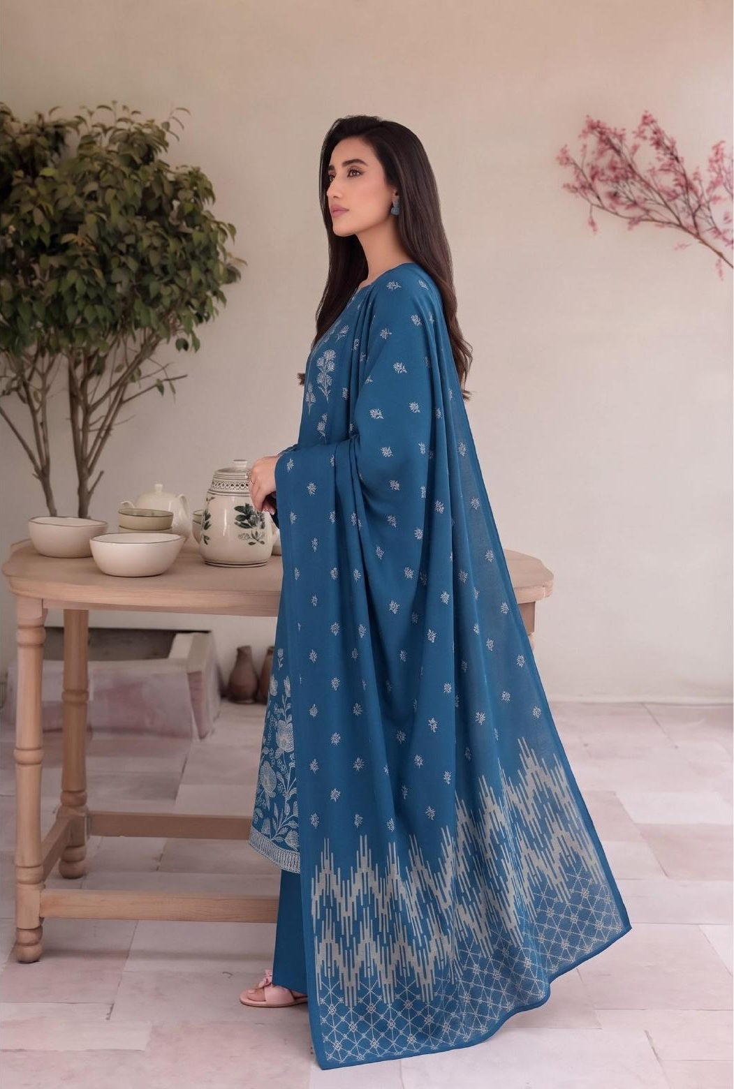 JANAN V-2796 Blue embroidered suit detail