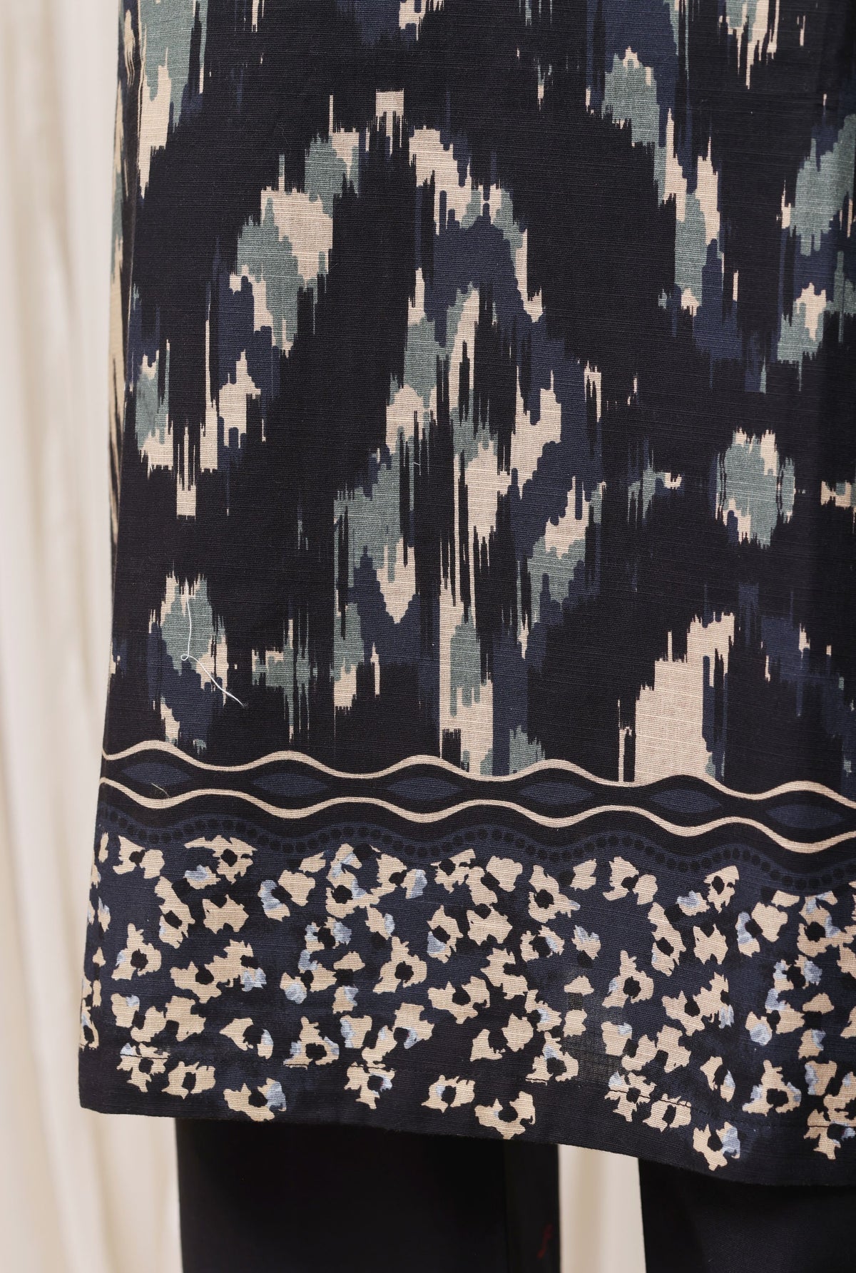 Sada Bahar navy abstract suit sleeve detail
