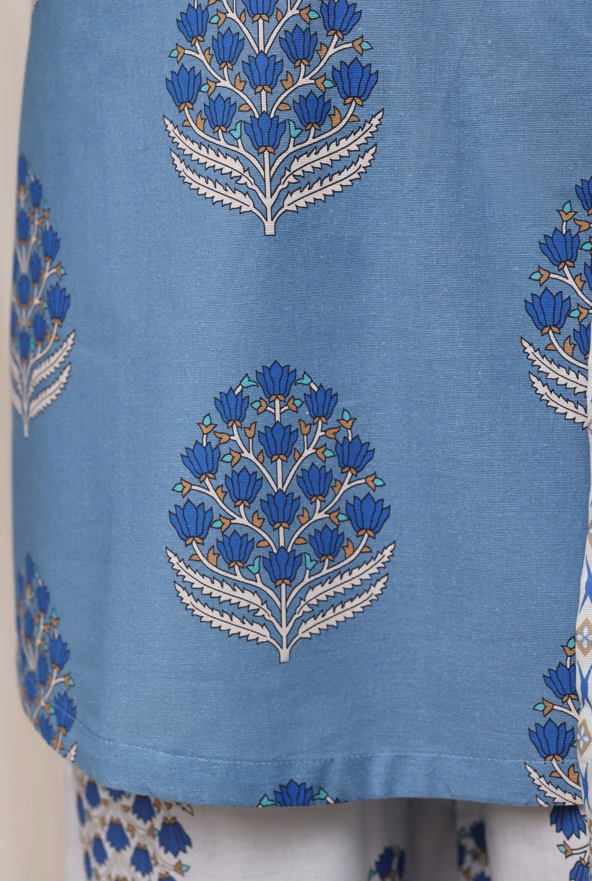 Light blue suit neckline and print detail